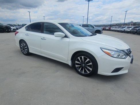 Used 2016 Nissan Altima 2.5 SV FWD image 2