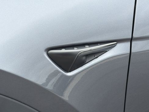 Used 2022 Tesla Model Y Long Range image 35