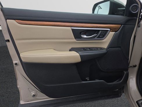 Used 2017 Honda CR-V Touring image 10