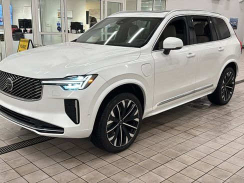 New 2026 Volvo XC90 T8 Plus w/ Protection Package Premier image 9