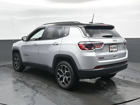 Used 2025 Jeep Compass Limited AWD/4WD image 10