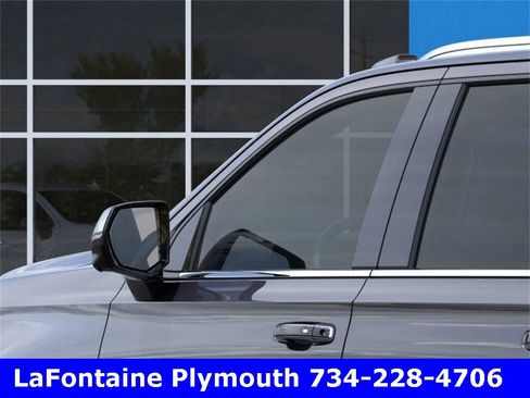 New 2025 Chevrolet Suburban Premier image 12