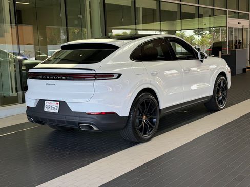 Certified 2025 Porsche Cayenne E-Hybrid Coupe AWD/4WD image 9