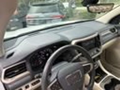 Used 2021 GMC Acadia Denali w/ Denali Technology Package AWD/4WD image 12