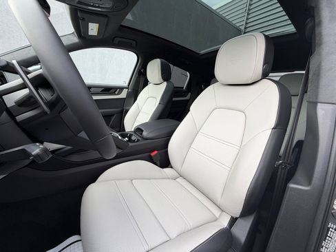 New 2026 Porsche Cayenne GTS image 9