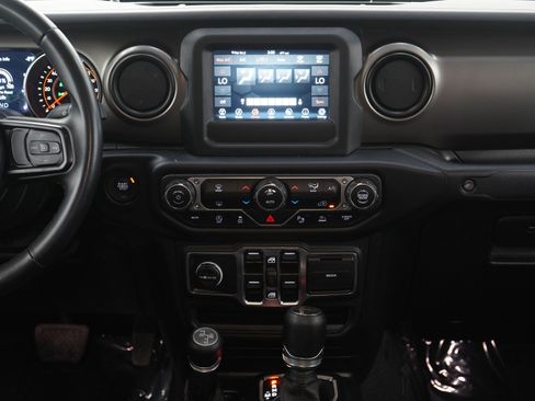 Used 2021 Jeep Gladiator Willys image 17