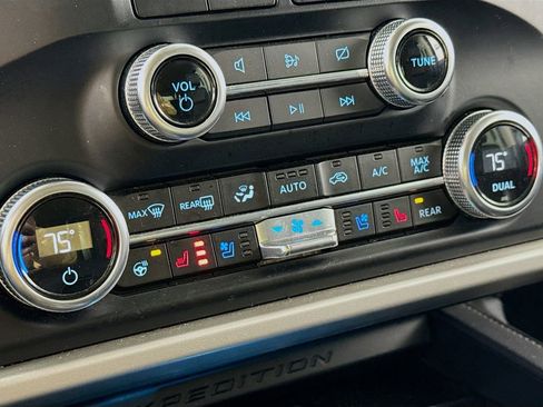 Used 2024 Ford Expedition XLT image 20