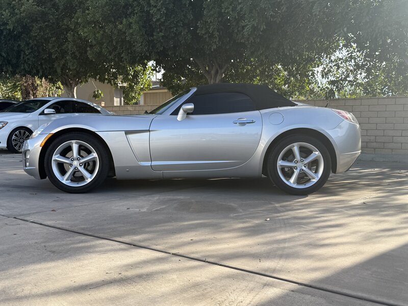 Used 2009 Saturn Sky w/ Premium Trim Package RWD image 2