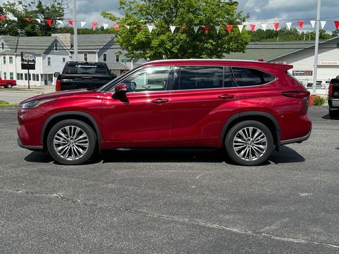 Used 2022 Toyota Highlander Platinum AWD/4WD image 2