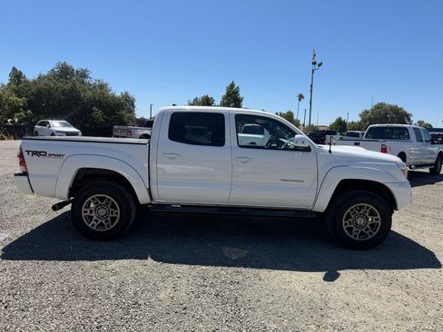 Used 2015 Toyota Tacoma 4x4 Double Cab w/ TRD Sport Package image 6
