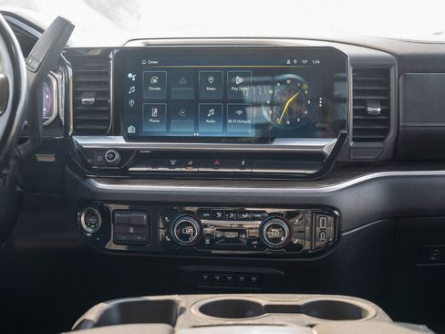 Used 2024 Chevrolet Silverado 2500 LT w/ Convenience Package image 27