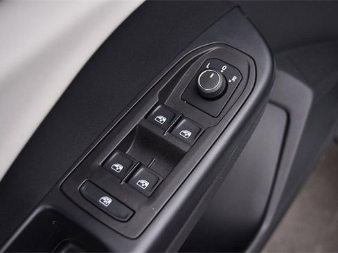 Certified 2025 Volkswagen Taos S image 8