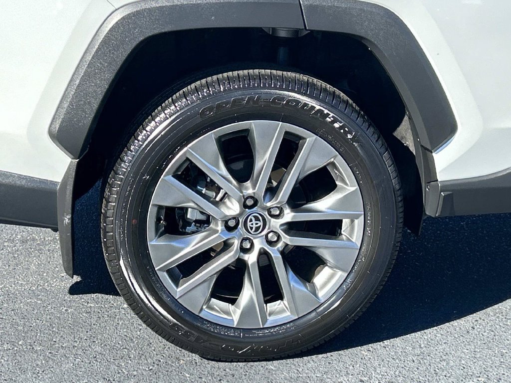 Used 2025 Toyota RAV4 XLE Premium w/ Weather Package FWD image 9