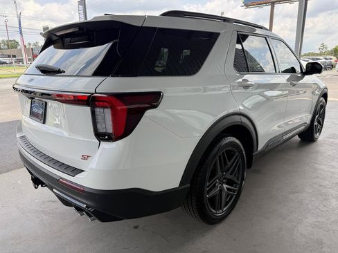 Used 2025 Ford Explorer ST w/ Sun And Sound Package AWD/4WD image 4