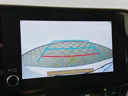 Used 2023 Toyota Highlander LE image 13