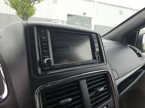 Used 2019 Dodge Grand Caravan SXT image 25