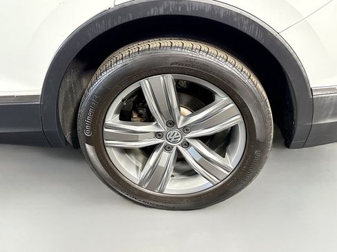Used 2018 Volkswagen Tiguan SEL Premium image 37