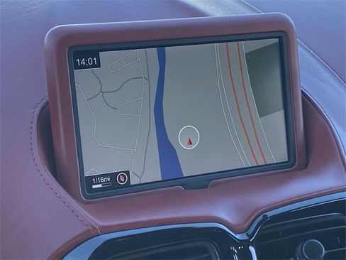 Used 2022 Aston Martin V8 Vantage Roadster image 13