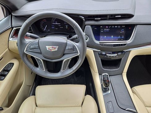 Used 2017 Cadillac XT5 Luxury w/ Driver Awareness Package FWD image 17