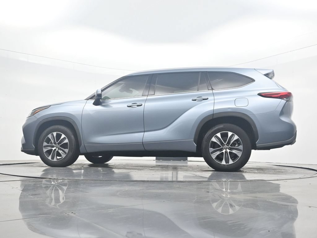 Used 2022 Toyota Highlander XLE FWD image 37