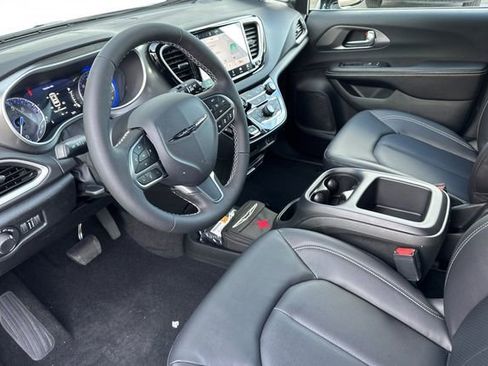 New 2026 Chrysler Voyager LX image 10