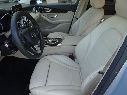 Used 2018 Mercedes-Benz GLC 300 w/ Premium Package image 9