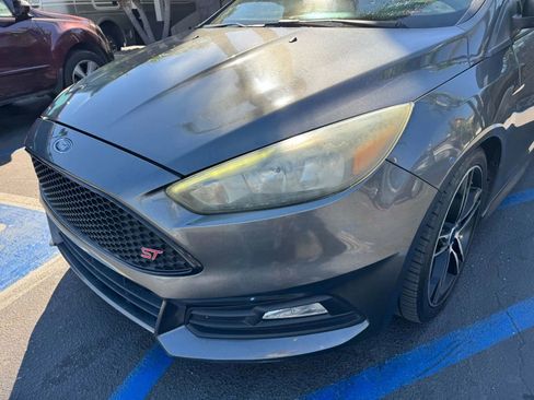 Used 2017 Ford Focus ST image 4