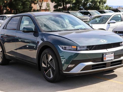 New 2026 Hyundai Ioniq 5 SE image 3