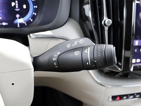 New 2025 Volvo XC60 B5 Plus w/ Protection Package Premier image 29