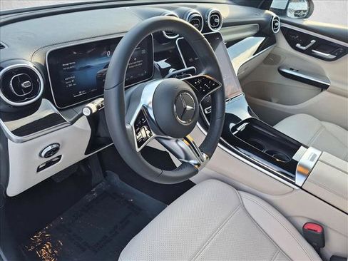 Used 2024 Mercedes-Benz GLC 300 image 10