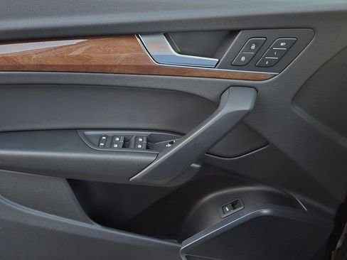 Used 2023 Audi Q5 2.0T Premium w/ Convenience Package image 32