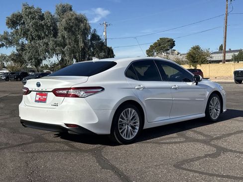 Used 2019 Toyota Camry XLE image 4