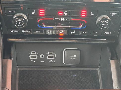 Used 2025 Jeep Grand Cherokee Altitude AWD/4WD image 22