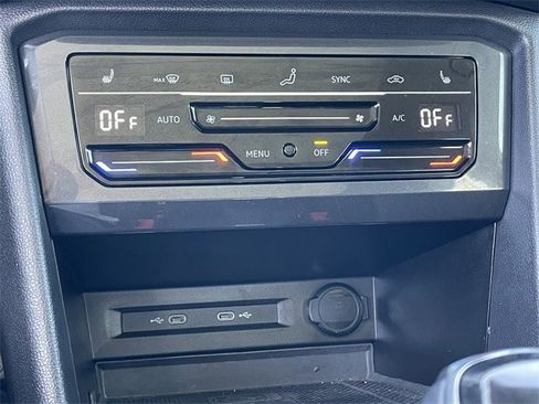 Used 2022 Volkswagen Tiguan SE image 19