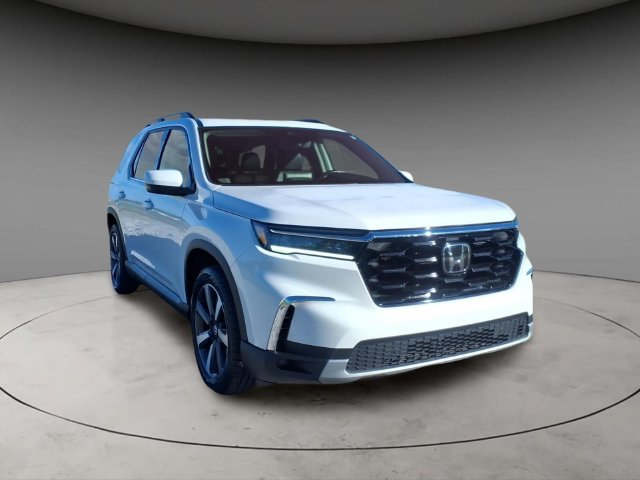 Used 2023 Honda Pilot Touring image 4