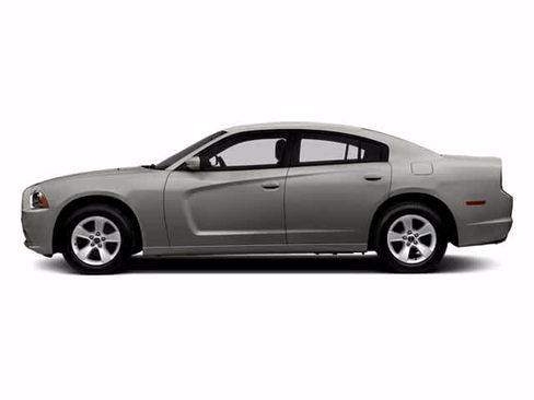 Used 2013 Dodge Charger SE RWD image 3