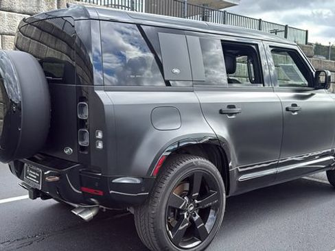 Used 2023 Land Rover Defender 110 V8 AWD/4WD image 4