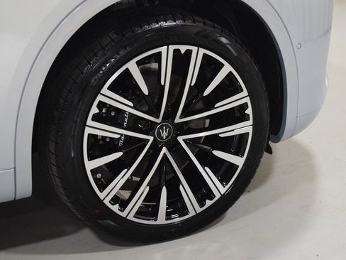 New 2025 Maserati Grecale Modena image 16