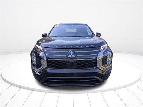 New 2025 Mitsubishi Outlander ES image 9