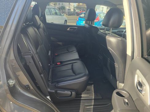 Used 2020 Nissan Pathfinder SL FWD image 15