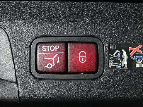 Used 2025 Mercedes-Benz GLS 450 GLS 450 image 31