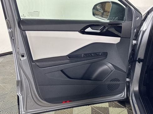 Certified 2025 Volkswagen Taos S image 10