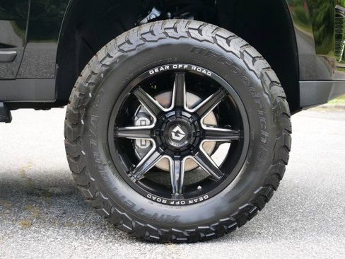 Used 2024 GMC Yukon XL SLT w/ SLT Luxury Package image 55