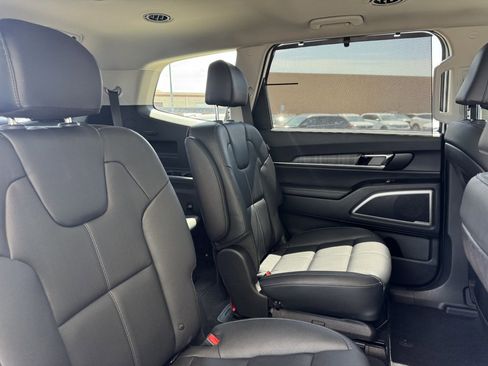Used 2023 Kia Telluride EX w/ EX Captain's Chair Package image 43