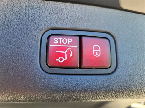 New 2026 Mercedes-Benz GLC 300 4MATIC image 9