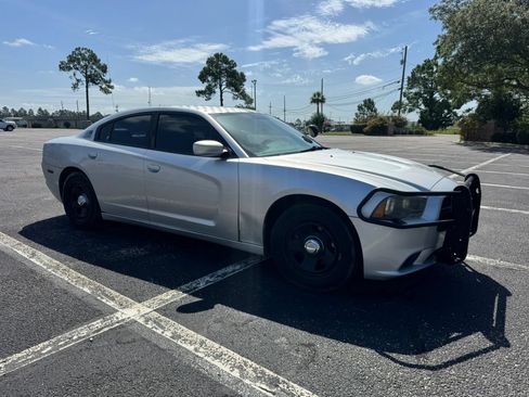 Used 2012 Dodge Charger Police RWD image 3