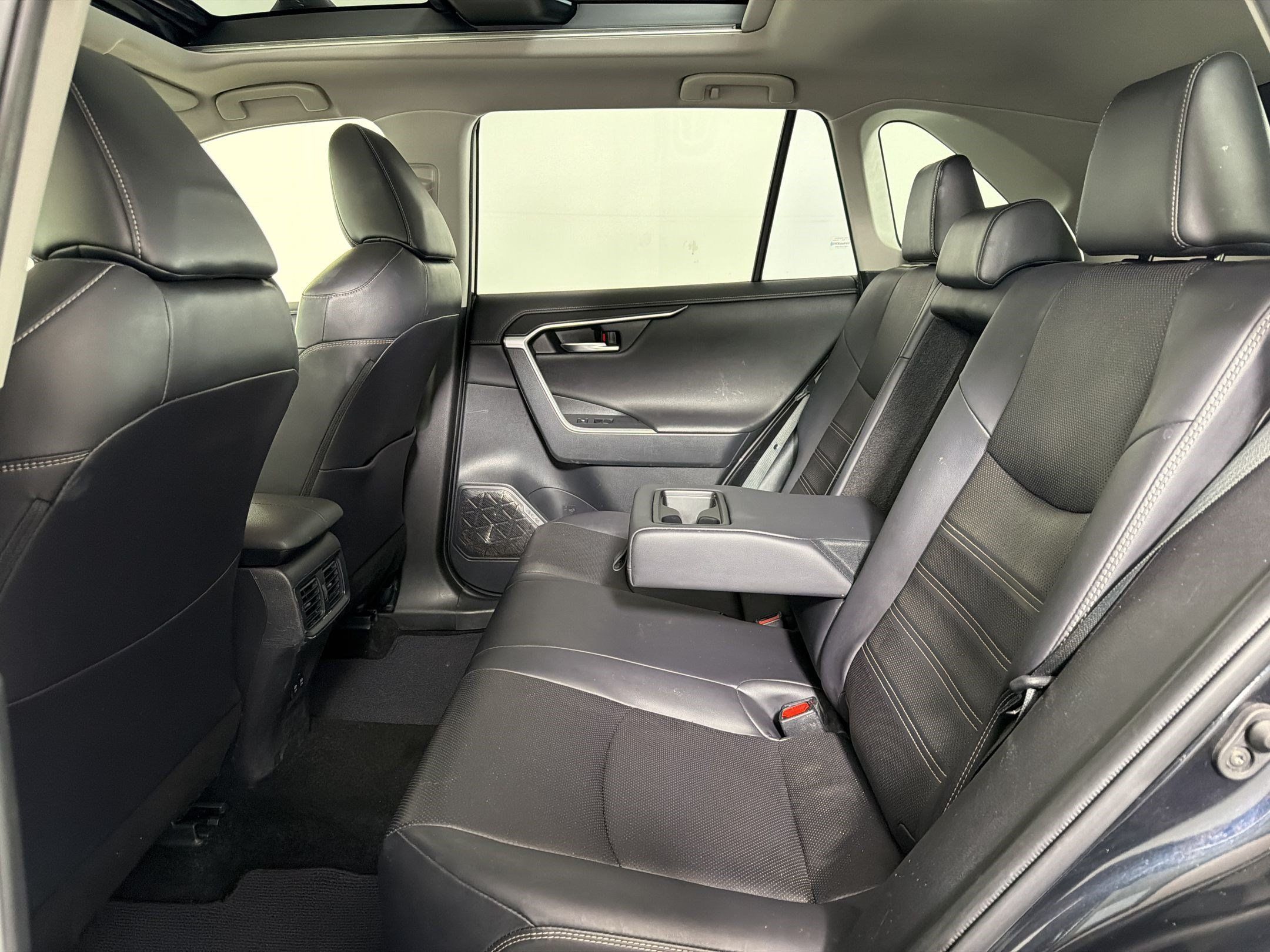 Used 2019 Toyota RAV4 Limited AWD/4WD image 21