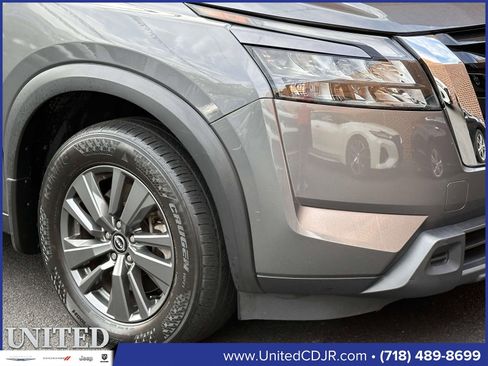 Used 2023 Nissan Pathfinder S image 10