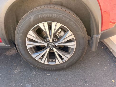 Used 2023 Nissan Rogue SV FWD image 7