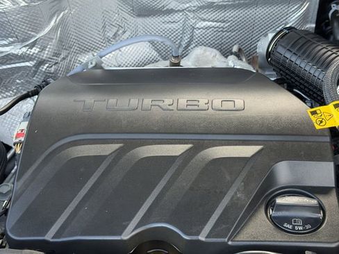 Used 2024 Chevrolet Trax LT w/ LT Convenience Package image 29